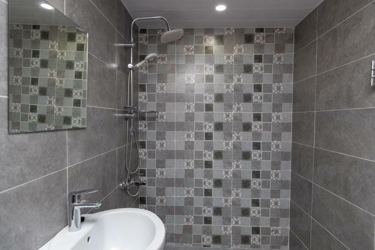 Giorgi'S Apartment Tbilisi ภายนอก รูปภาพ