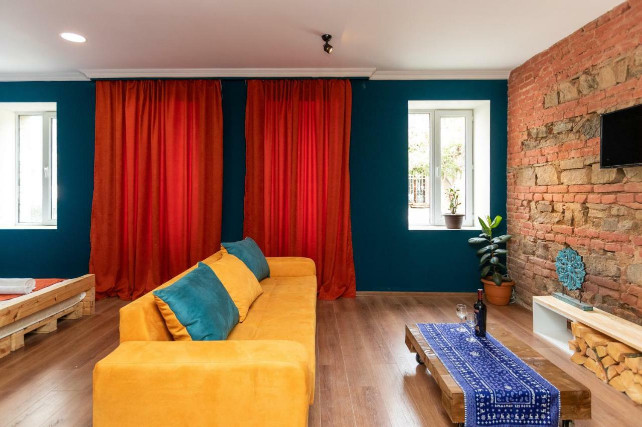 Giorgi'S Apartment Tbilisi ภายนอก รูปภาพ