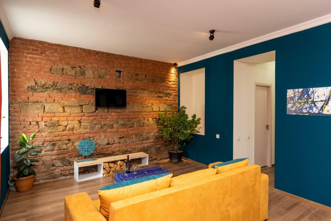 Giorgi'S Apartment Tbilisi ภายนอก รูปภาพ