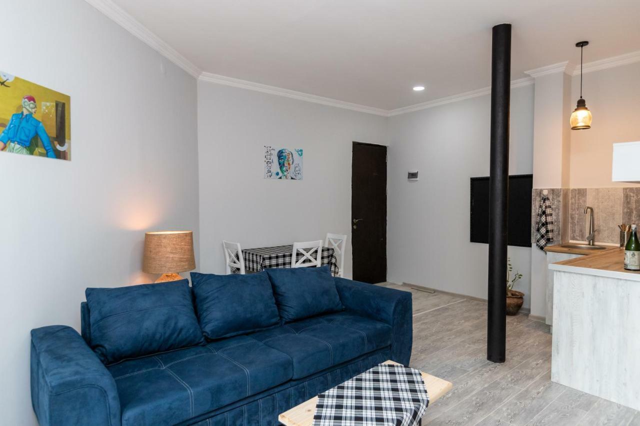Giorgi'S Apartment Tbilisi ภายนอก รูปภาพ